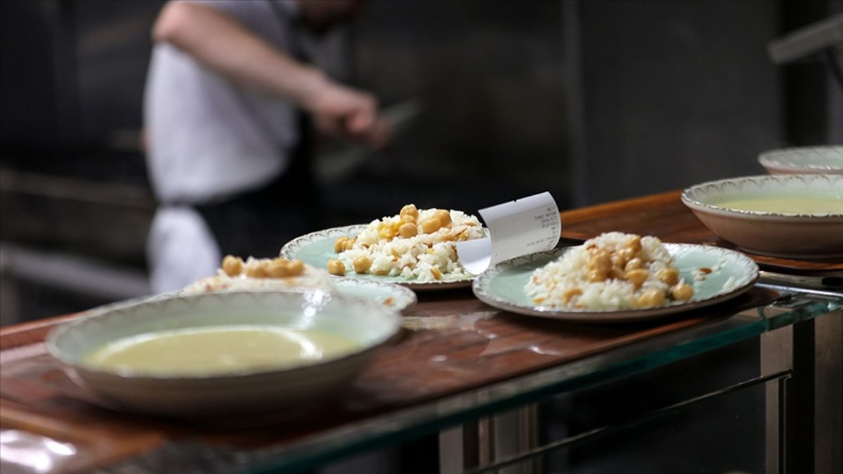 Türkiye'de 2,5 milyon esnaf bulunuyor. Buna göre, Türkiye'nin nüfusunun yüzde