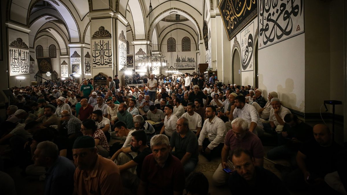 İstanbul, Ankara ve Türkiye genelindeki camilerde Mevlit Kandili dolayısıyla düzenlenen