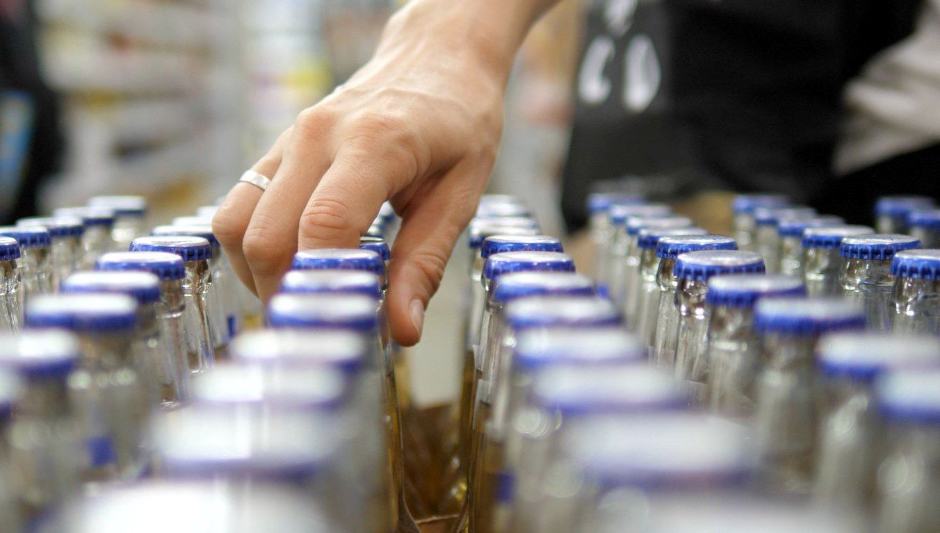 Polonya’nın başkenti Varşova'da gece saatlerinde alkol satış yasağı için pilot