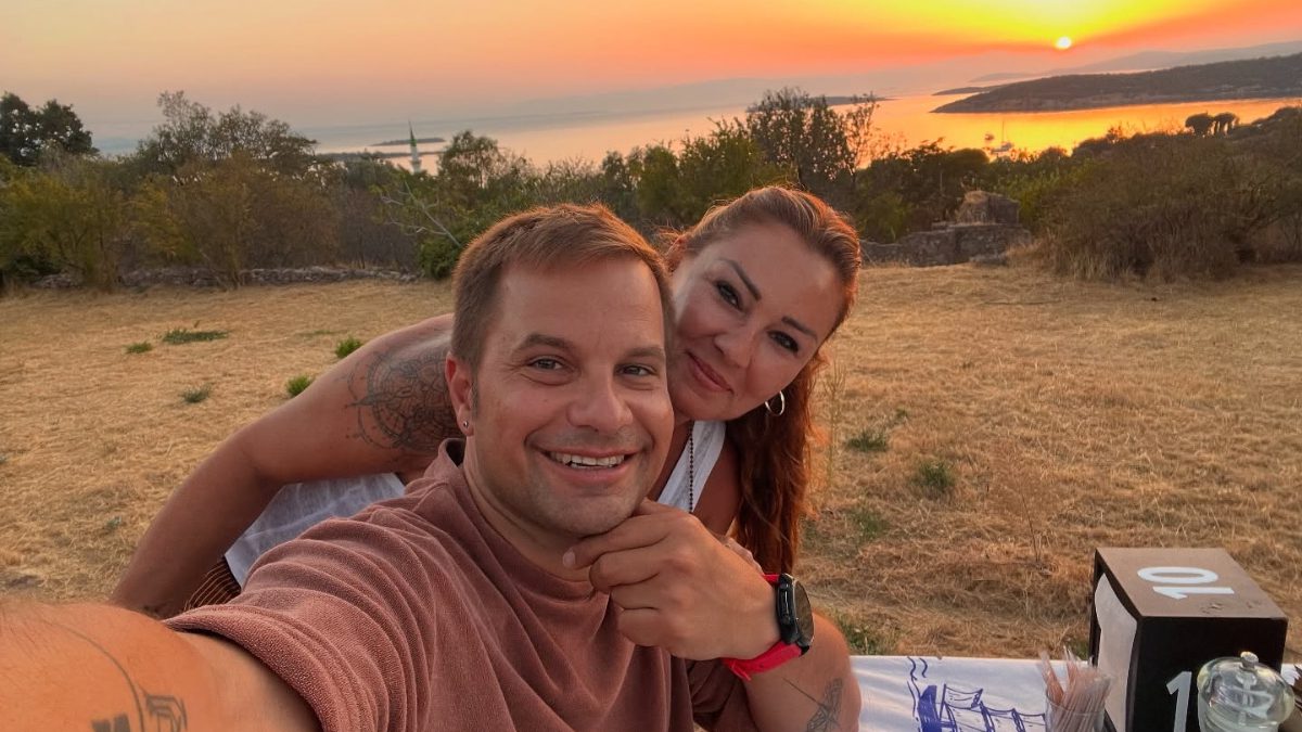 Erkek yoga eğitmeniyle verdiği pozlarını yayınlayınca eleştirilen Pınar Altuğ yeni