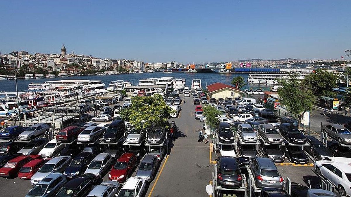 İBB Meclisi'nde yediemin otopark ücretlerine yüzde 55,55'e varan zam yapıldı.