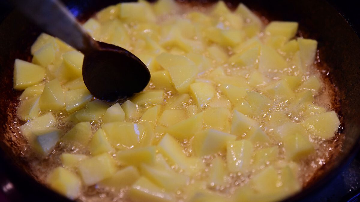 Yanlış yağ seçimi kızartma sırasında sağlığı tehdit ediyor. Trans yağlar