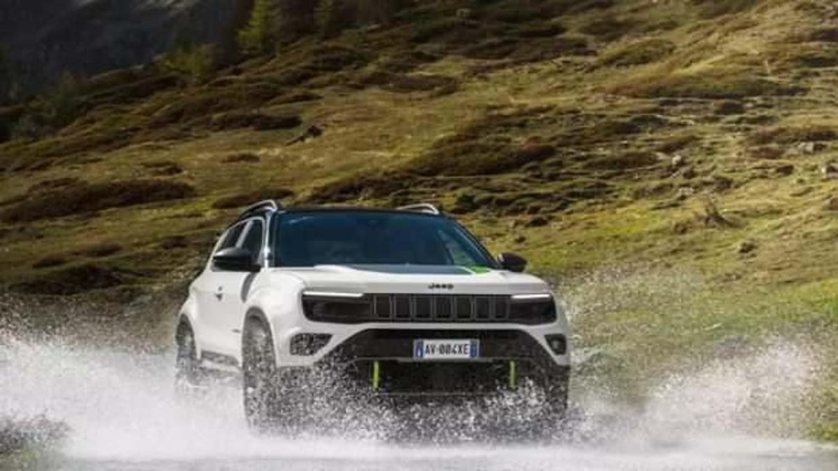 Jeep'in kompakt SUV segmentindeki tamamen elektrikli yeni modeli Avenger 4xe,