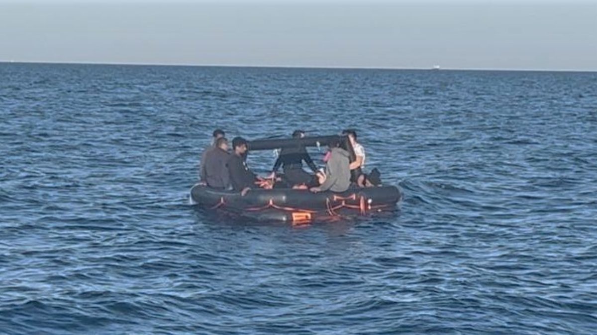 Ayvacık ilçesinden Yunanistan’a geçmeye çalışan kaçak göçmenler, Yunan unsurları tarafından