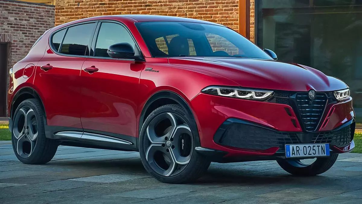 Alfa Romeo, popüler C-SUV modeli Tonale'nin 2026 versiyonunu tanıttı. Makyajlanan