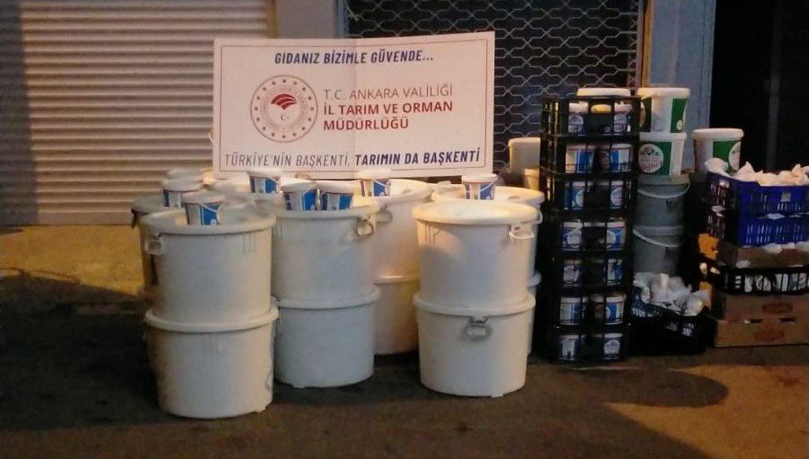 Ankara'nın Yenimahalle ilçesinde süt ve süt ürünleri tesisinde bozulmuş ve