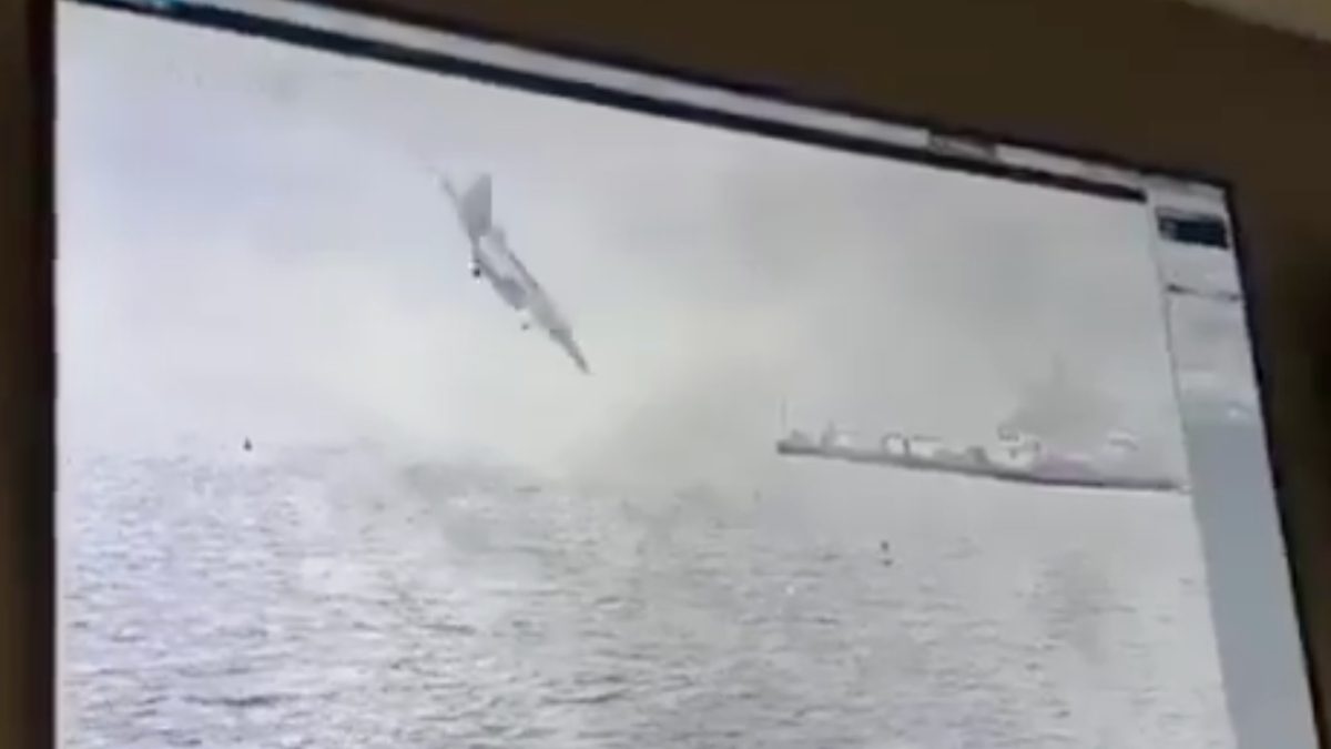 ABD Donanmasına ait bir F/A-18 Super Hornet savaş uçağının Güney