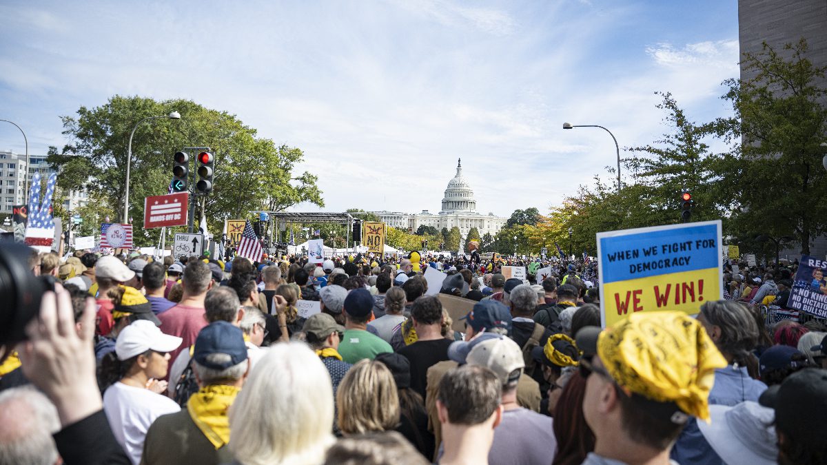 ABD genelinde eş zamanlı olarak düzenlenen gösterilerde protestocular, Trump yönetimine