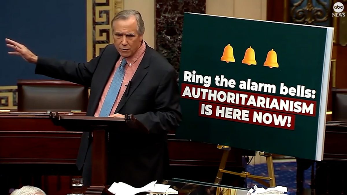 ABD'li Demokrat Senatör Jeff Merkley, ABD Başkanı Donald Trump'ın kararlarını