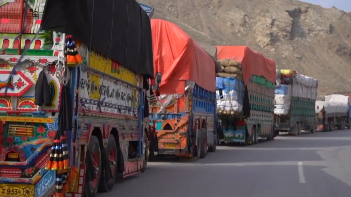 Afganistan ve Pakistan arasındaki sınır çatışmaları, iki ülke arasındaki ticaret