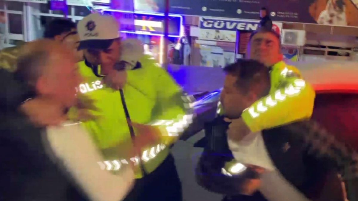 Aksaray'da kazaya neden olan alkollü sürücü ve yakınları, kimlik isteyen