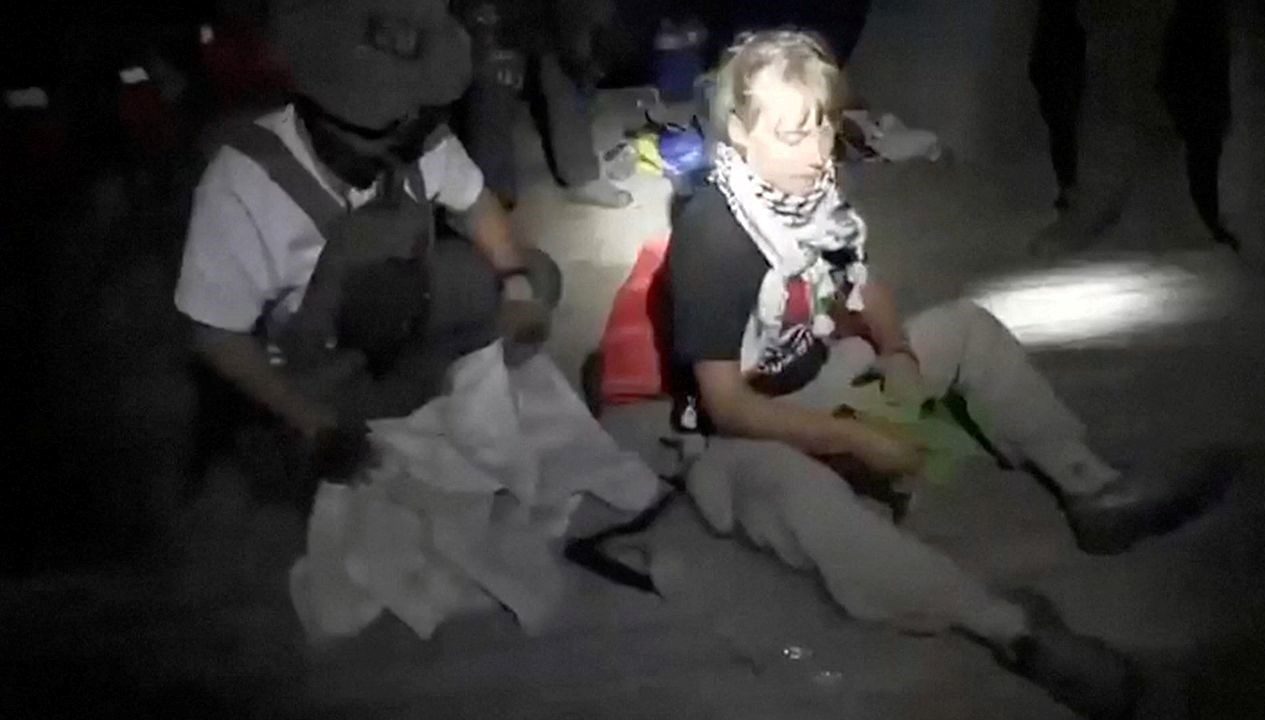 İsrail'in alıkoyduğu Sumud Filosu'ndaki iklim aktivisti Greta Thunberg'in gözaltında kötü