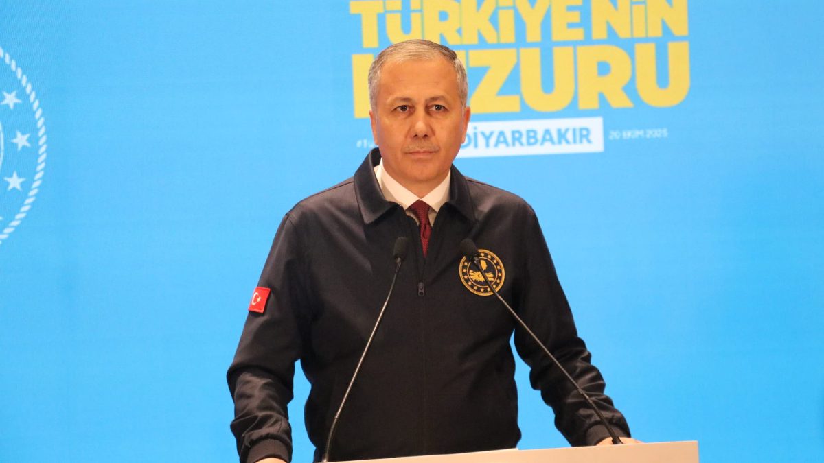 İçişleri Bakanı Ali Yerlikaya, 'Türkiye’nin Huzuru Diyarbakır' toplantısında Terörsüz Türkiye'nin