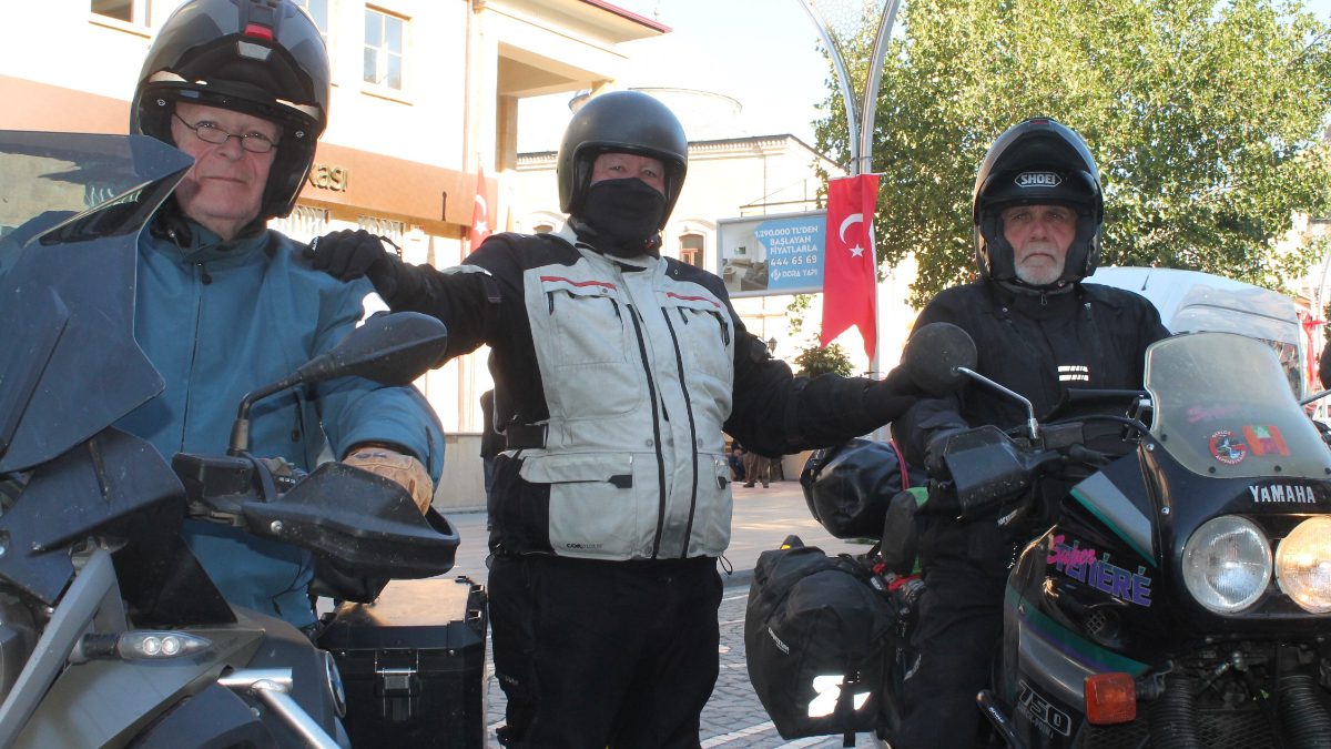 İsviçre'den yola çıkan motosiklet tutkunu 3 arkadaş, Türkiye turu kapsamında