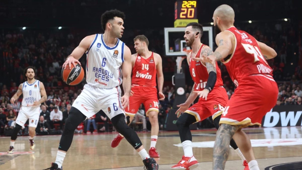 İki takım arasında Avrupa Ligi'ndeki 51 maçın 26'sını Anadolu Efes,