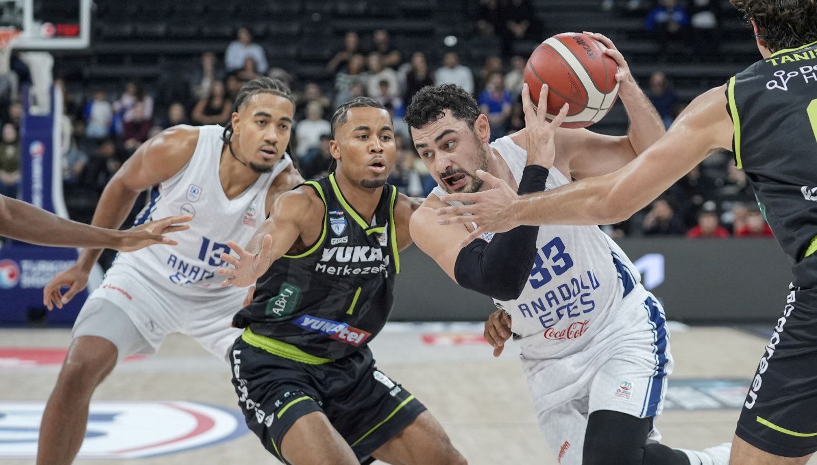 Anadolu Efes, Avrupa Ligi'nde yarın Olympiakos'a konuk olacak.