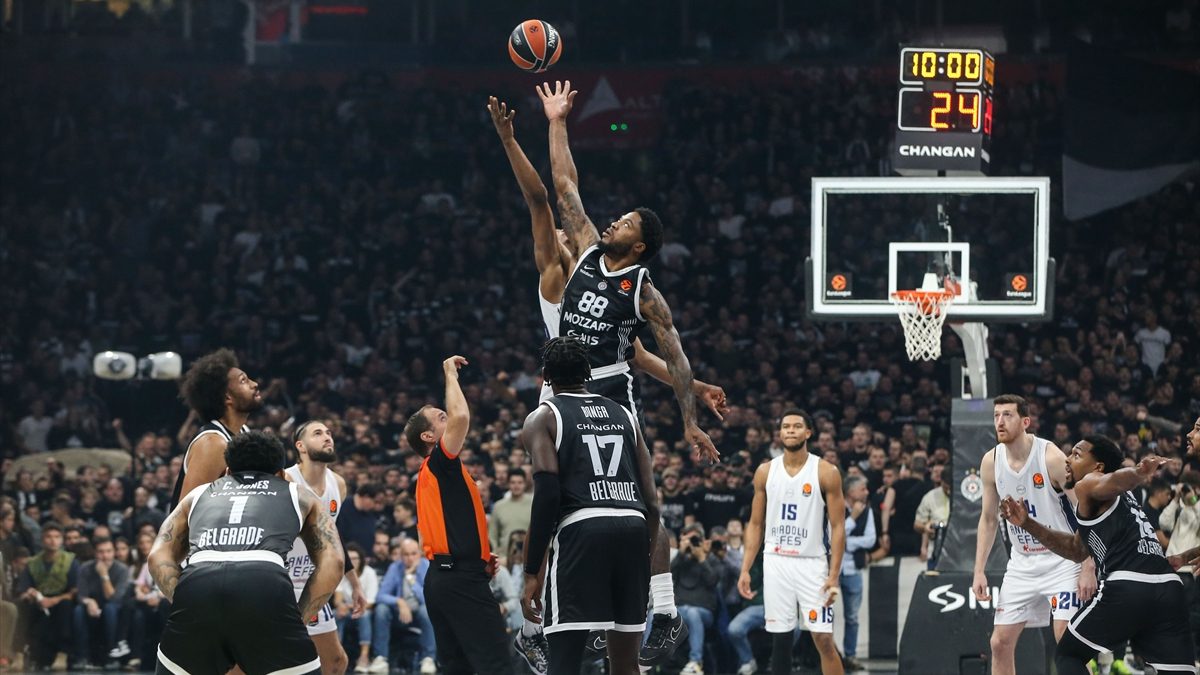 EuroLeague'in 3. haftasında Anadolu Efes, deplasmanda Zeljko Obradovic'in takımı Partizan'a