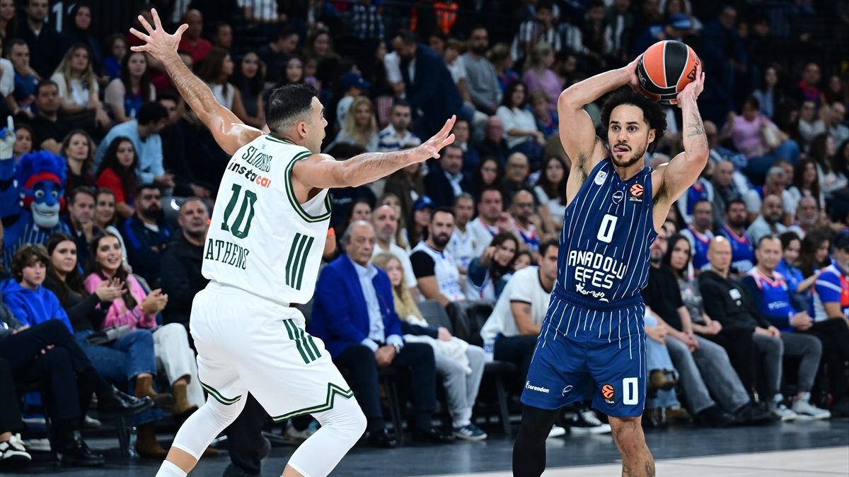 Anadolu Efes, EuroLeague'in 5. haftasında konuk ettiği Panathinaikos'a 95-81 mağlup