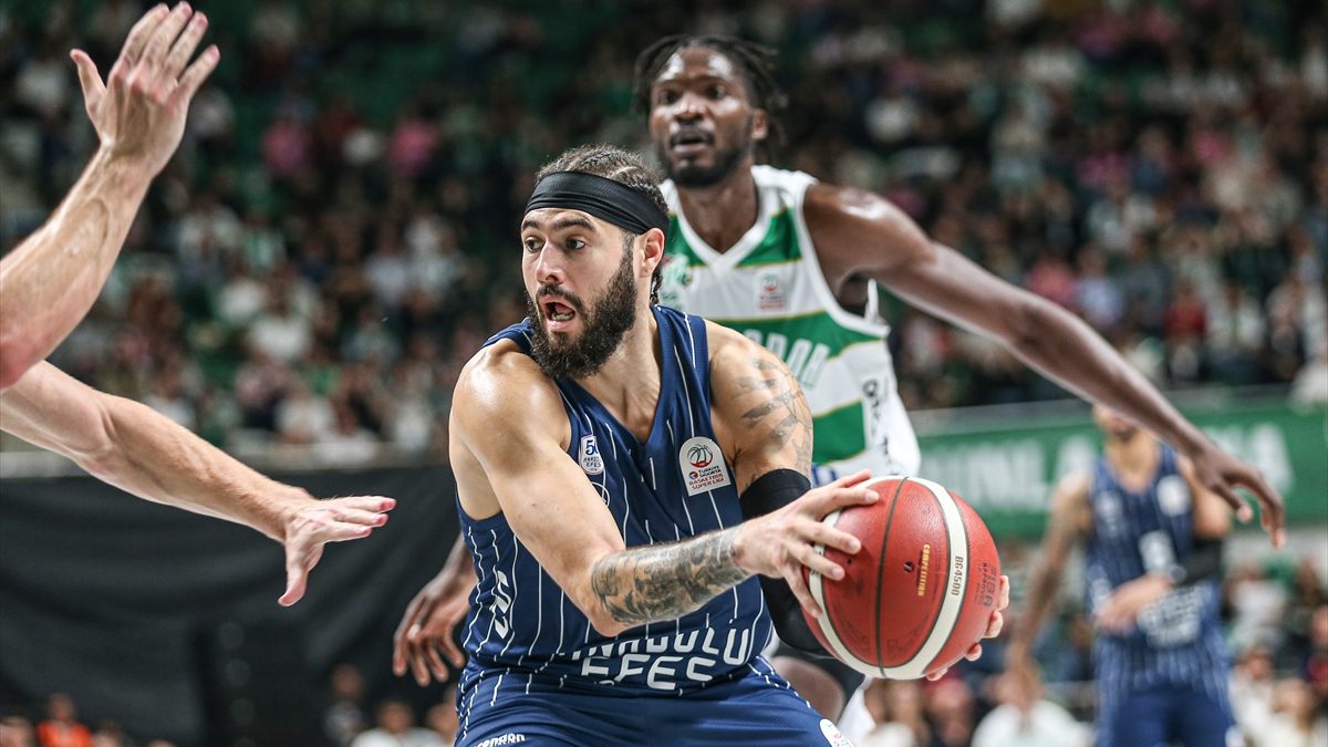 Türkiye Basketbol Süper Ligi'nin ikinci haftasında Anadolu Efes, deplasmanda Bursaspor