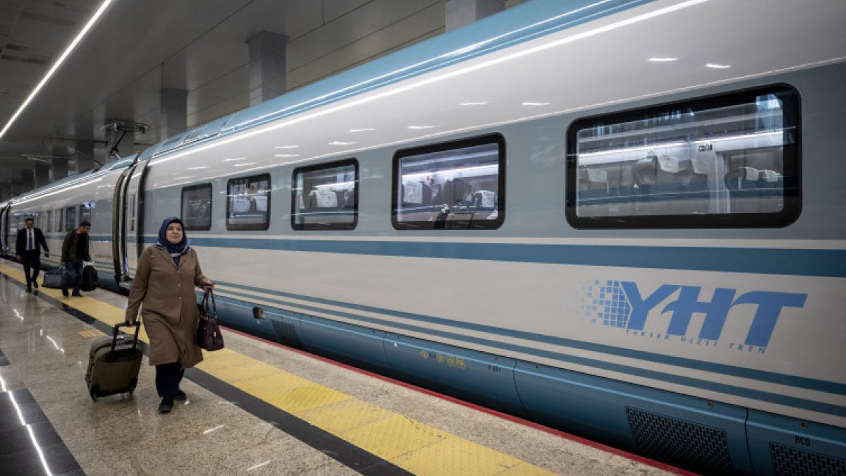 Ulaştırma ve Altyapı Bakanı Abdulkadir Uraloğlu, 29 Ekim 2016'da açılışı