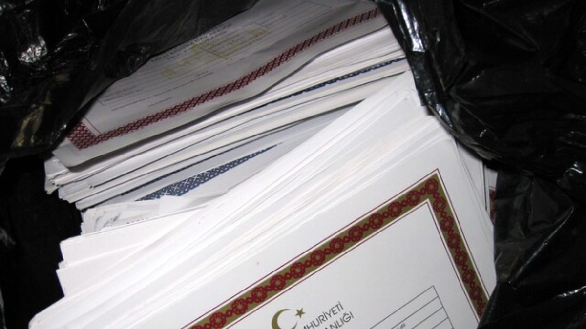 Bazı kamu kurumlarındaki yöneticilerin e-imzalarıyla sahte belge düzenlemesine ilişkin soruşturma