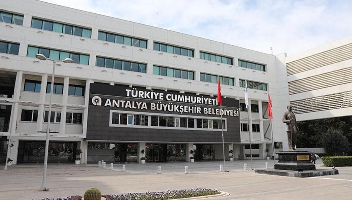Antalya Büyükşehir Belediyesi'ne yönelik rüşvet soruşturmasında 6 kişi gözaltına alındı.