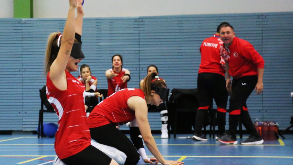 Finlandiya'da düzenlenen 2025 IBSA Avrupa Golbol Şampiyonası'nda Türkiye, hem kadınlarda
