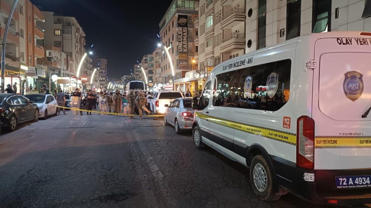 Batman'da iki grup arasında çıkan kavgada yaralanan 1'i polis memuru