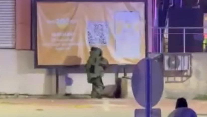 Batman'da bir iş yerinin önünde şüpheli paket paniği yaşandı. Fünye