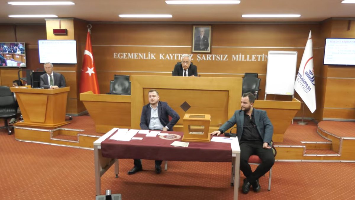 AK Parti’nin adayı İbrahim Akın’ın ikinci tur oylamanın ardından iptal