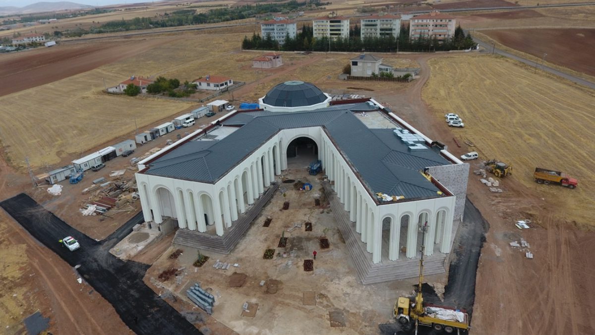 Devlet Bahçeli tarafından arsası hibe edilen Cemevi Külliyesi'nin bugün açılışı