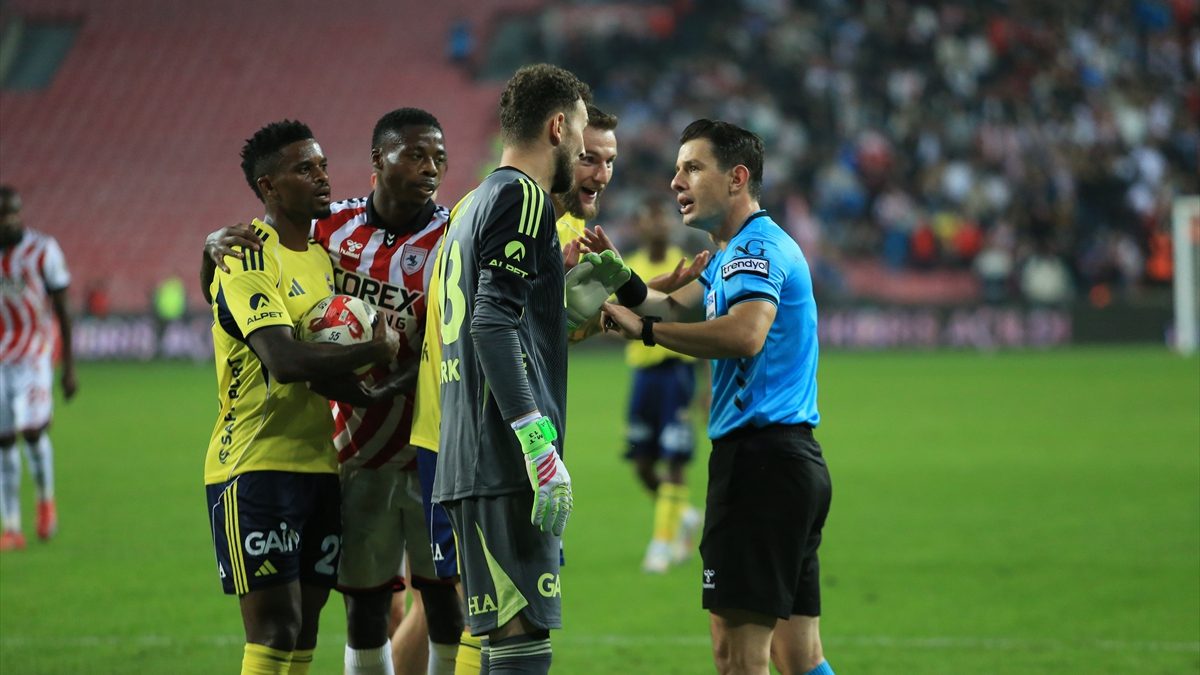 Süper Lig'in 8. haftasında Fenerbahçe deplasmanda Samsunspor ile 0-0 berabere