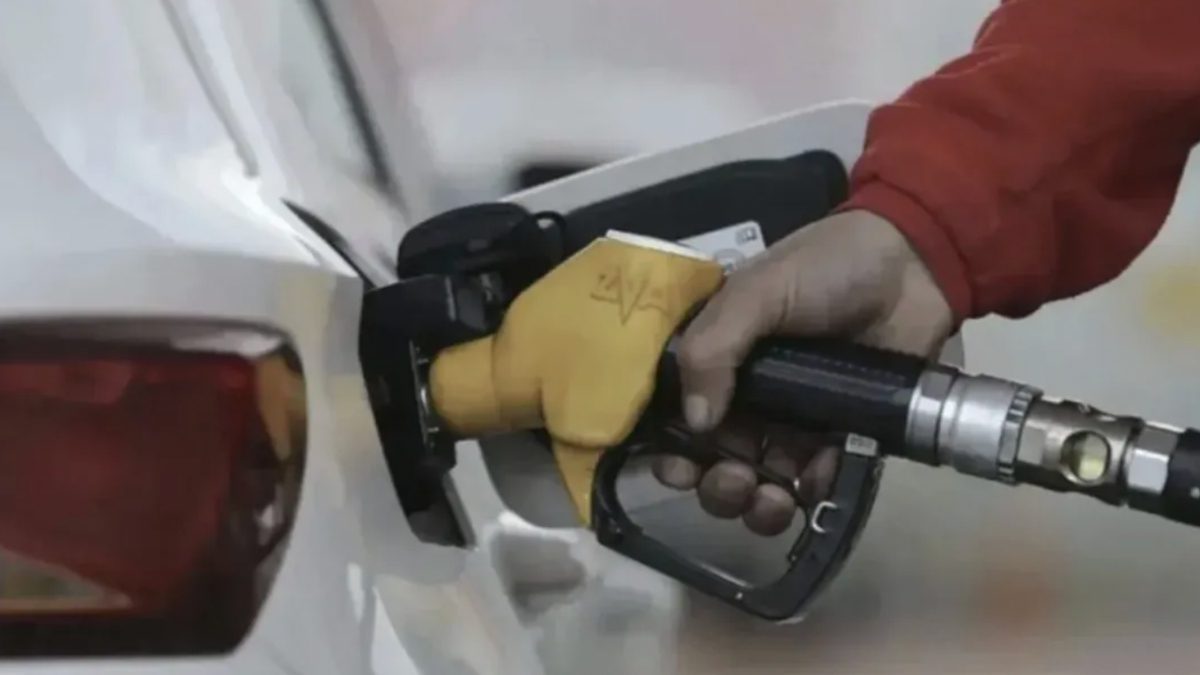 Akaryakıtta bir kez daha tabela değişecek. Akaryakıt ürünlerinden benzinin litre