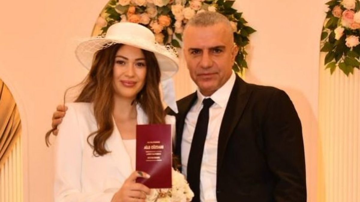 Bir süredir boşanma haberleriyle gündeme gelen ünlü şarkıcı Berdan Mardini