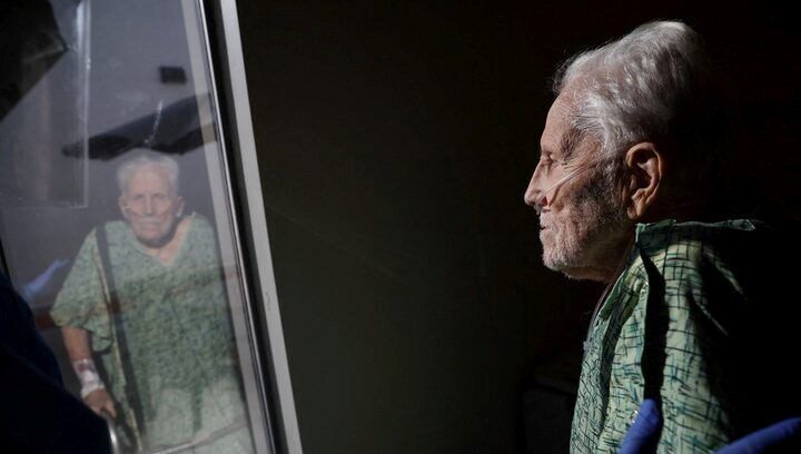 Japon araştırmacılar, saç beyazlamasının yaşlanmanın değil, vücudun kansere karşı geliştirdiği