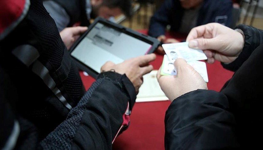 Bolu'da bir dernek lokaline kumar baskını yapıldı. Kumar oynadıkları belirlenen