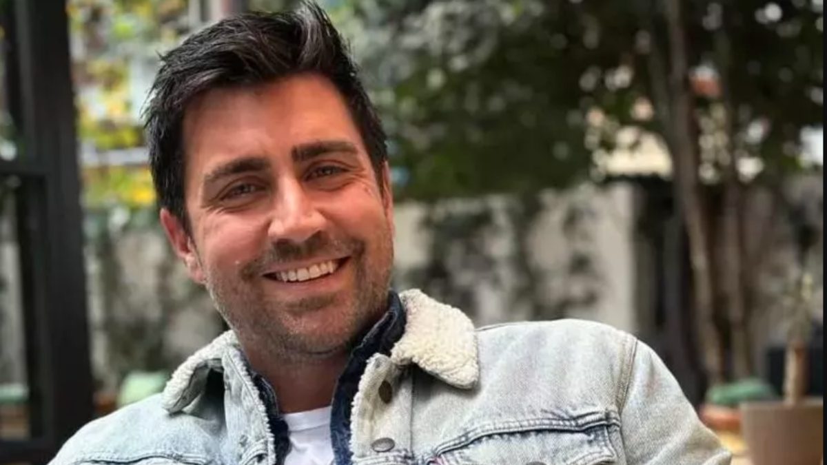 Bornozlu pozuyla viral olan Çağlar Ertuğrul, sahte hesaplar konusunda takipçilerini