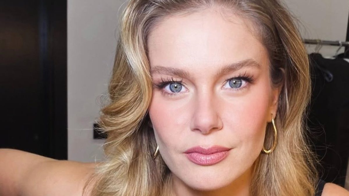 Ekranların en beğenilen kadın oyuncularından Burcu Biricik, kızı Luna’nın yüzünü