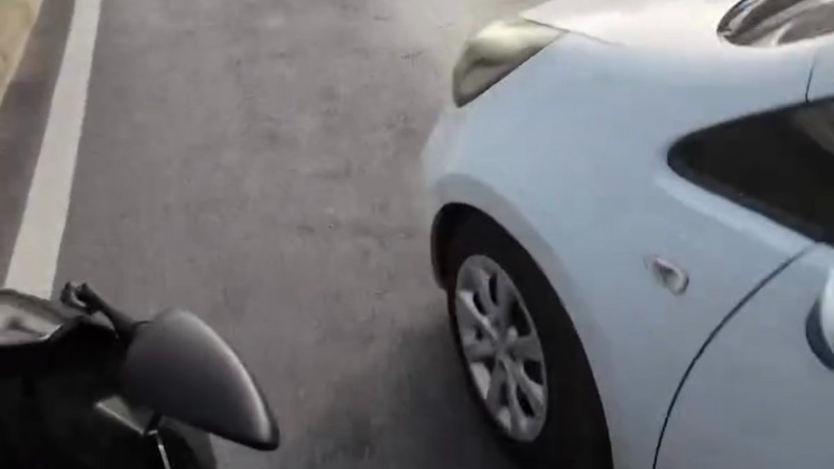 Yıldırım ilçesinde seyir halindeki bir motosikletli, kırmızı ışıkta geçerek önüne