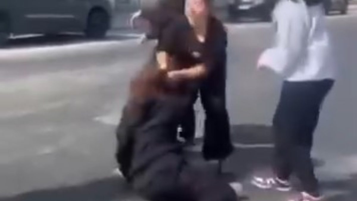 Lise öğrencileri E.A. ve B.I.Ç. kavga etti, B.I.Ç.'nin kavga esnasına