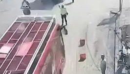 Ankara'da 23 Nisan günü CHP'li milletvekillerini taşıyan ve "dur" ihtarına