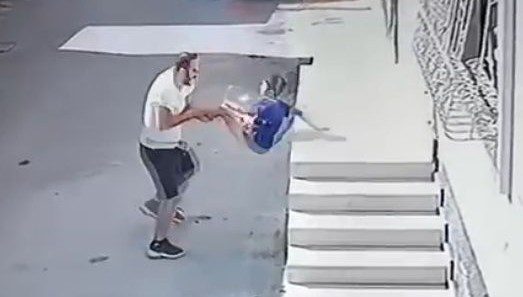 Adana'da kovaladığı çocuğu ayak bileğinden tutup yere fırlatan şüpheli tutuklandı.