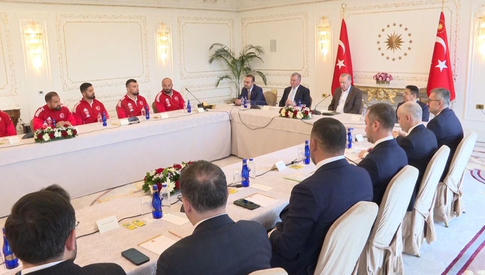 Cumhurbaşkanı Recep Tayyip Erdoğan, Türkiye Geleneksel Güreşler Federasyonu Başkanı İbrahim