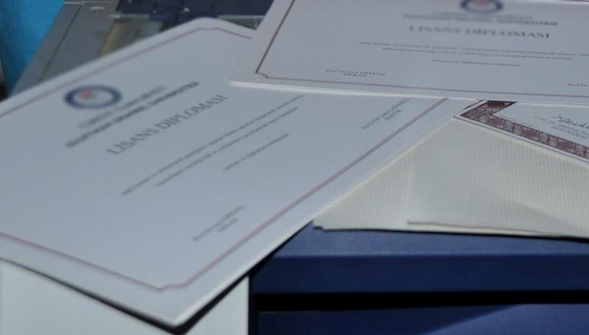Cumhurbaşkanı Recep Tayyip Erdoğan, sahte e-imza ile diploma ve sürücü