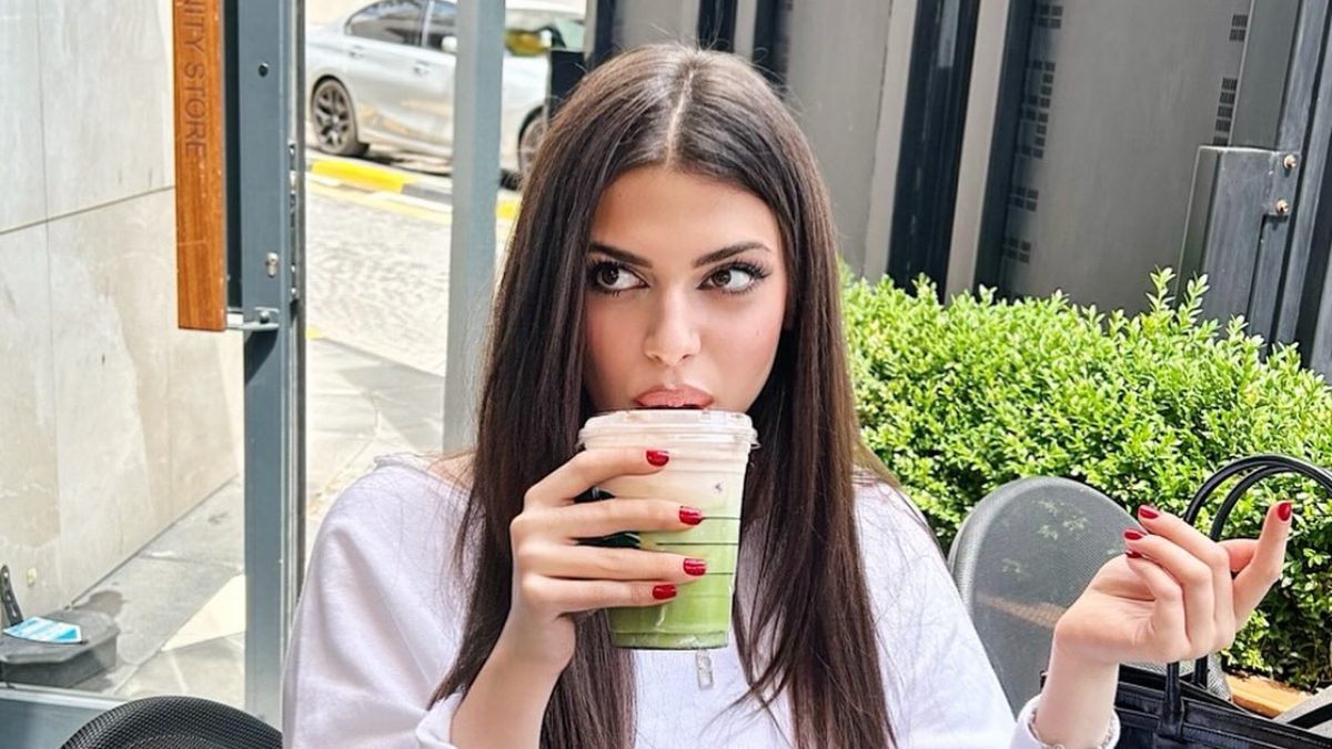 Sosyal medyanın yeni fenomenlerinden Defne Samyeli’nin küçük kızı Derin Talu,