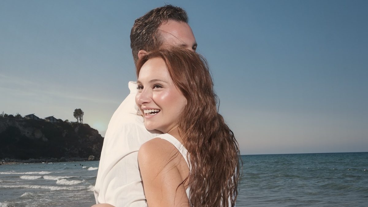 Ünlü oyuncu Başak Gümülcinelioğlu, sosyal medya hesabından yaptığı paylaşımda hem