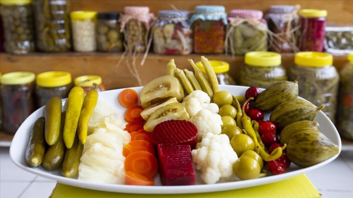 Lahana turşusu, içerdiği canlı yararlı bakteriler, lif ve vitamin desteği