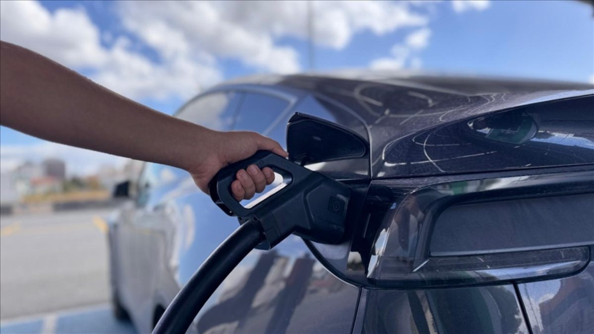 Sigorta şirketlerinin elektrikli araçların poliçelerine eklediği "uzun menzilli" ibaresi tüketicileri