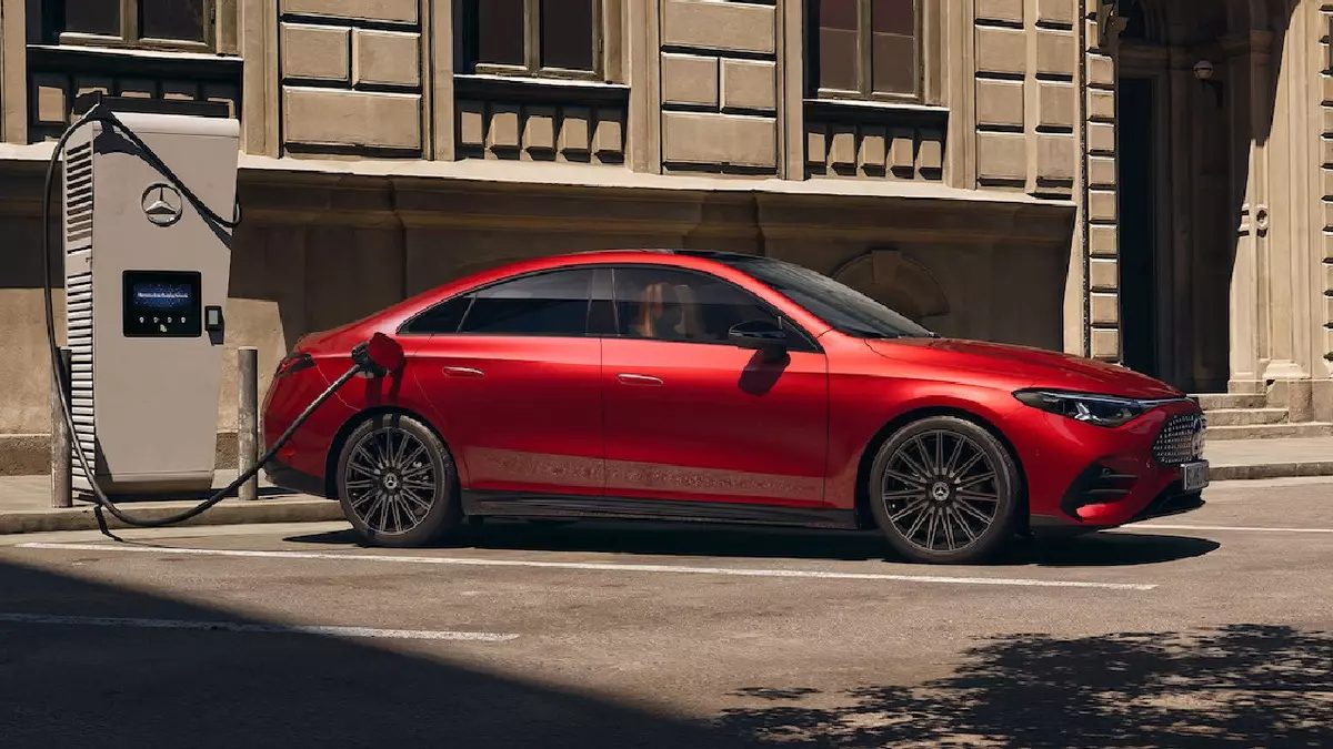 Mercedes-Benz'in merakla beklenen elektrikli CLA modeli Türkiye'de satışa sunuldu.