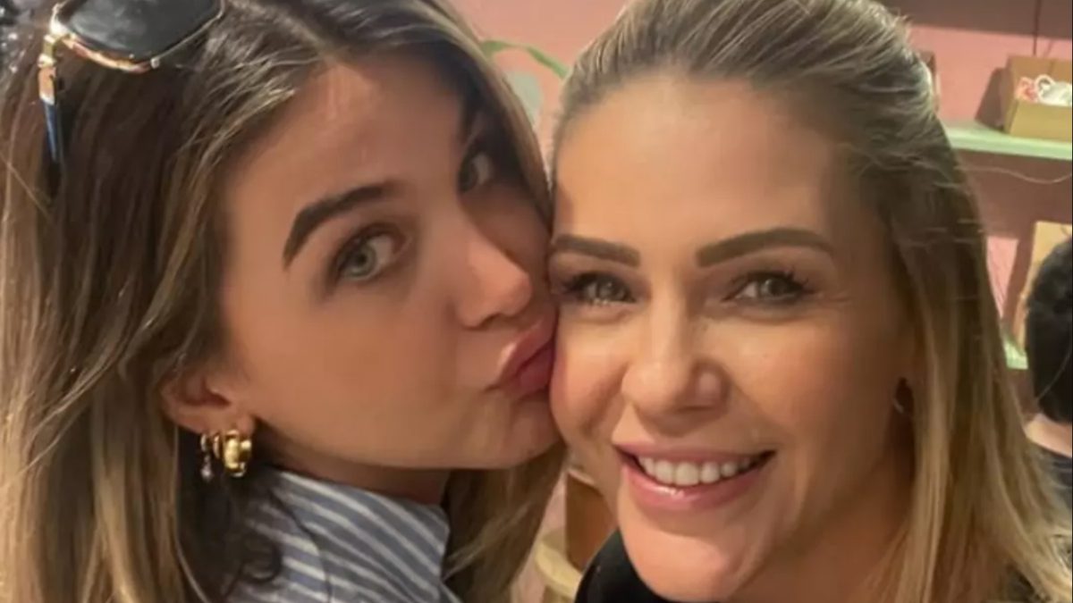 Bir dönemin popüler oyuncularından oyuncu Emine Ün, 48 oldu. Ünlü